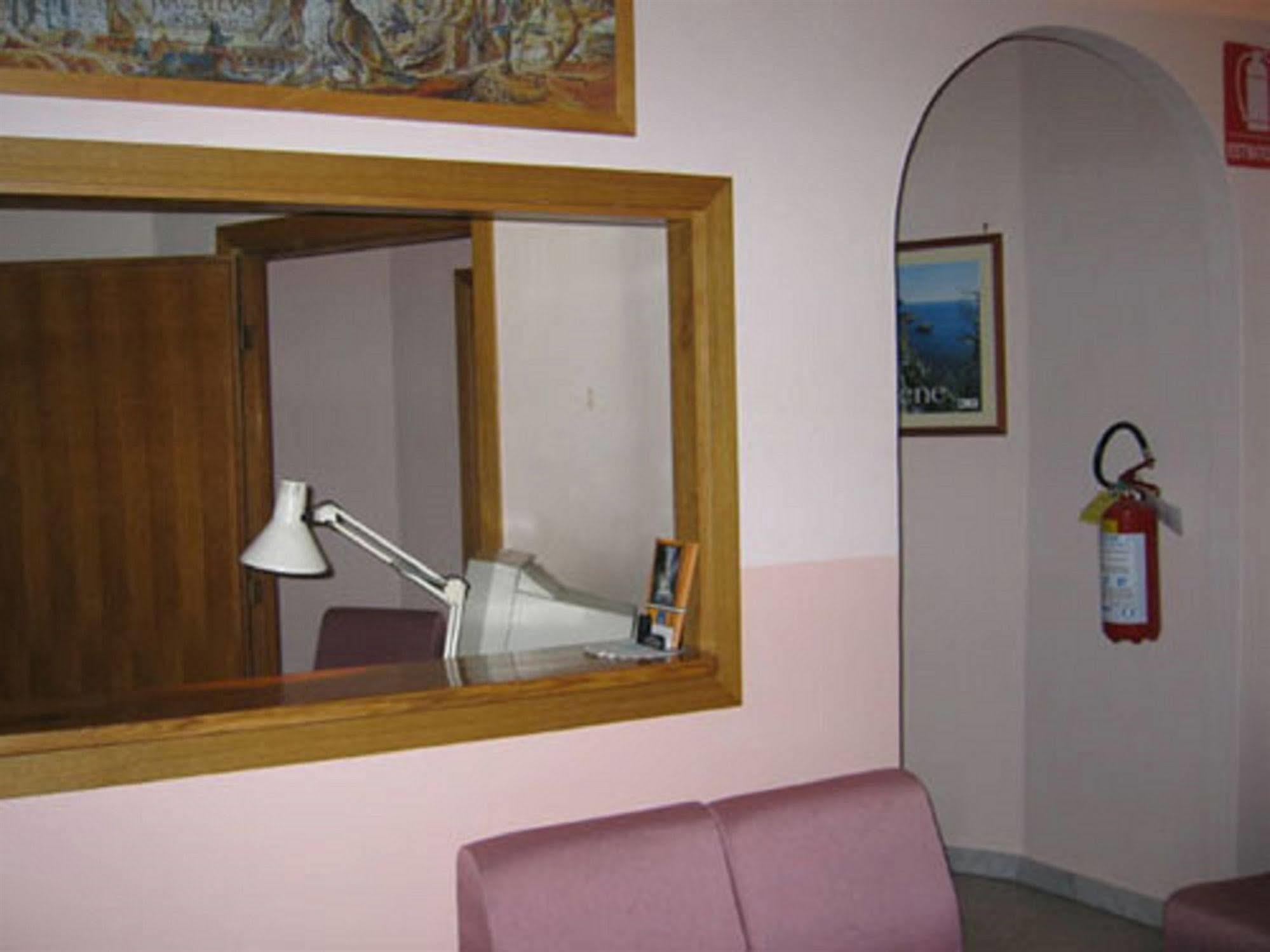 อัลแบร์โก เบลลาวิสตา Bed & Breakfast ลาตินา ภายนอก รูปภาพ