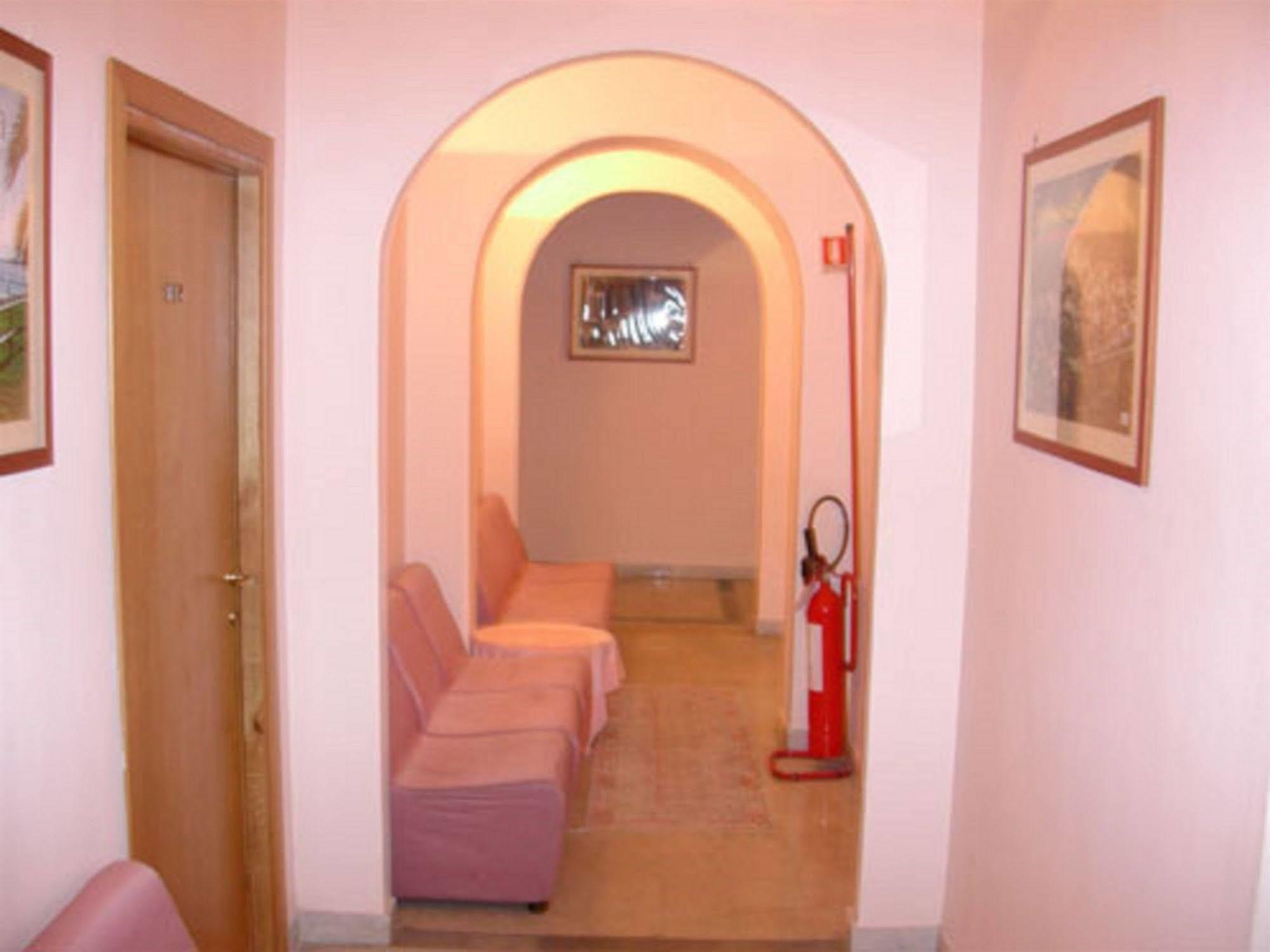 อัลแบร์โก เบลลาวิสตา Bed & Breakfast ลาตินา ภายนอก รูปภาพ